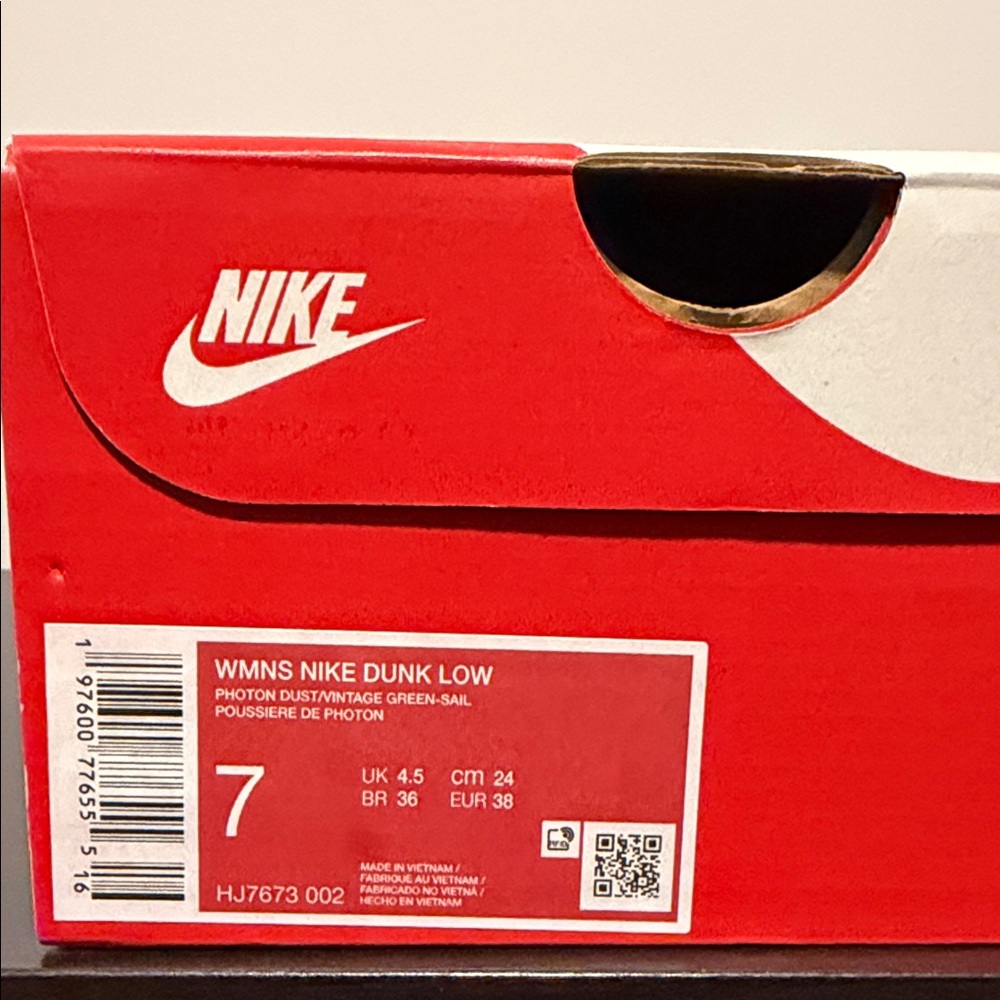 Nike Dunk Low Women's Sneakers in Green and White